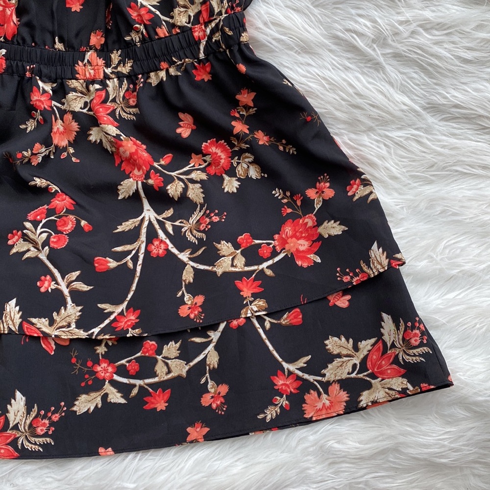 Joie | Jossa Pintuck Pleated Floral Dress in Caviar - Picture 6 of 12